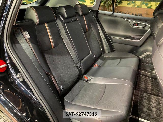 Toyota RAV4 2023-09 6816866-9