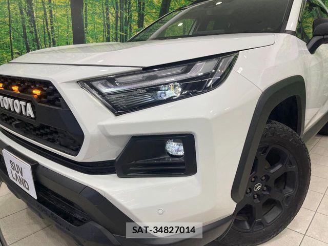Toyota RAV4 2023-10 6816858-12