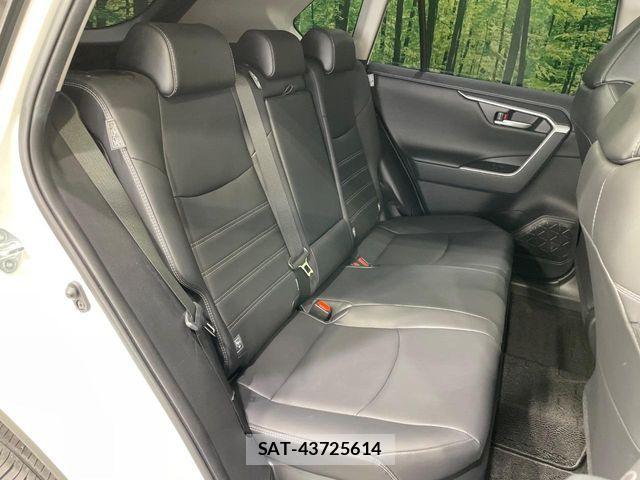 Toyota RAV4 2019-11 6911938-9