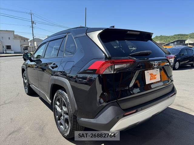 Toyota RAV4 2023-11 6911925-12