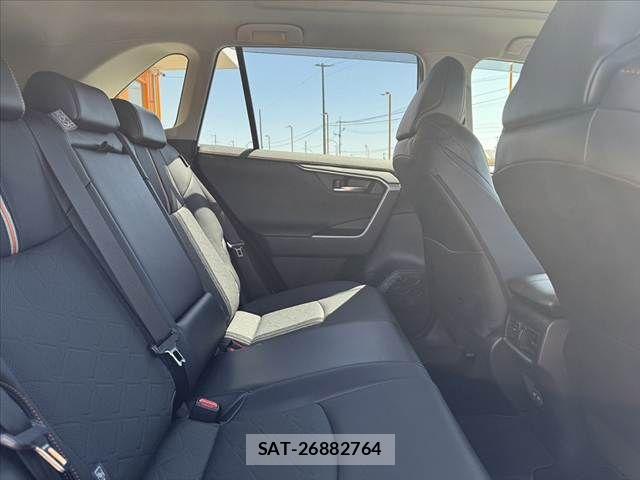 Toyota RAV4 2023-11 6911925-16