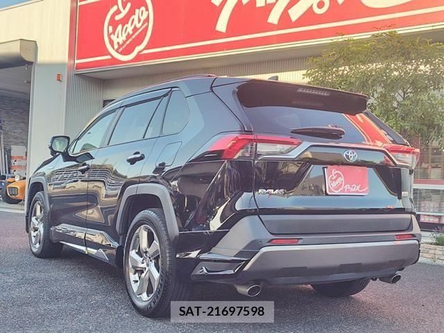 Toyota RAV4 2020-04 6997689-3