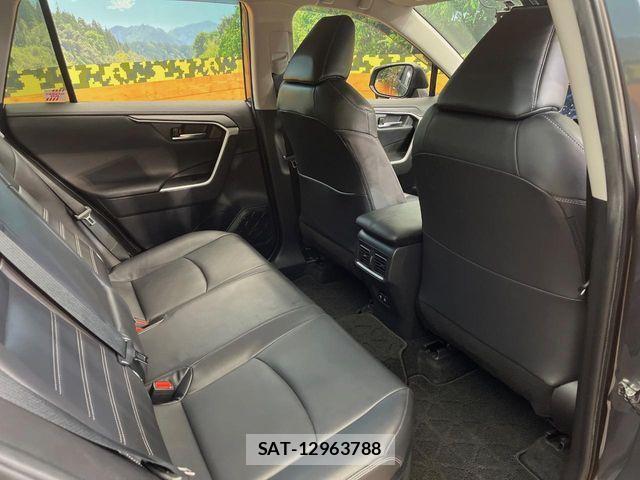 Toyota RAV4 2019-04 6997707-12