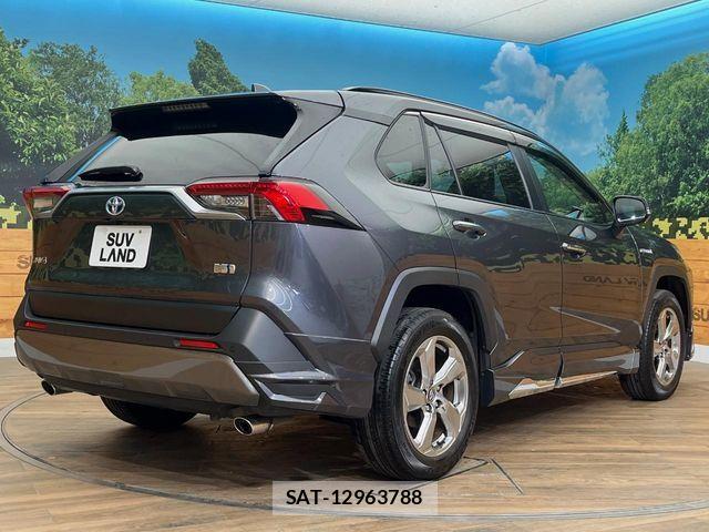 Toyota RAV4 2019-04 6997707-18