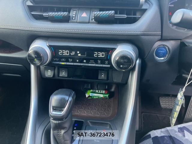 Toyota RAV4 2019-07 7215539-17