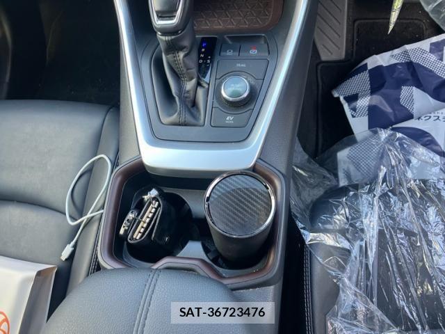 Toyota RAV4 2019-07 7215539-18