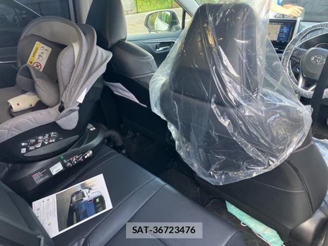 Toyota RAV4 2019-07 7215539-22