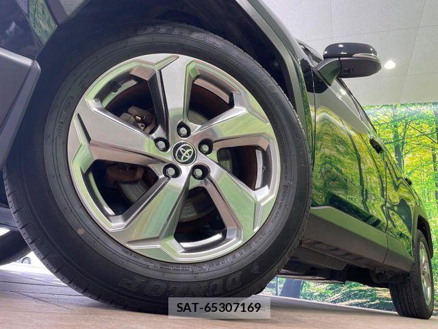 Toyota RAV4 2021-11 7216497-12