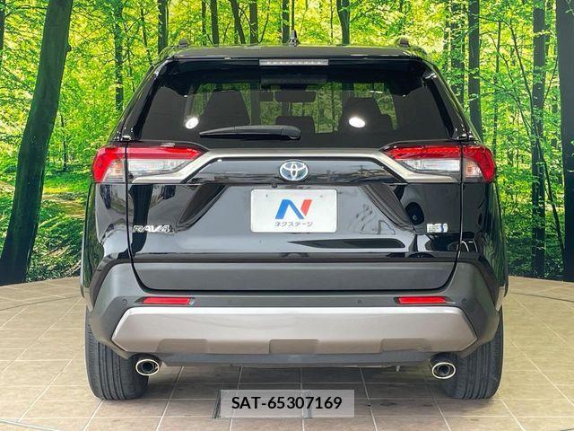Toyota RAV4 2021-11 7216497-15