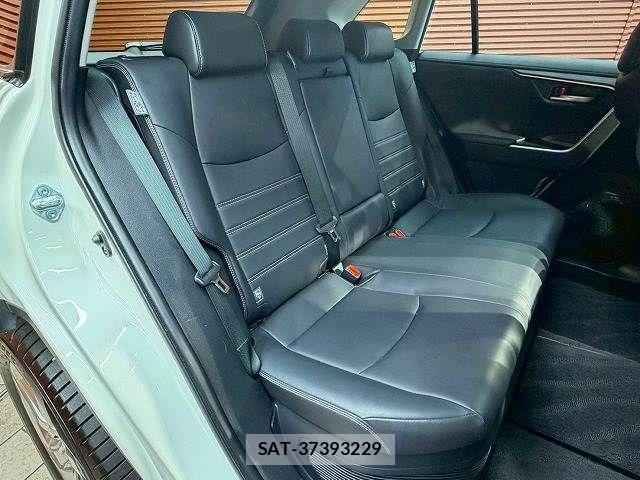 Toyota RAV4 2020-11 7217418-8