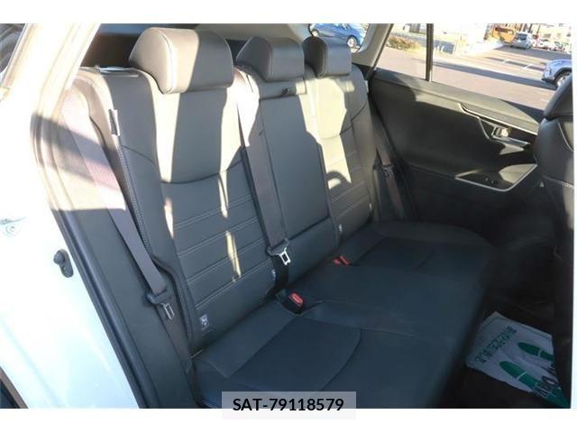 Toyota RAV4 2021-04 7224153-14