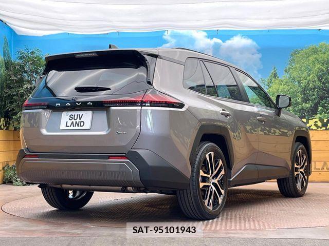 Toyota RAV4 2026-04 7272811-16