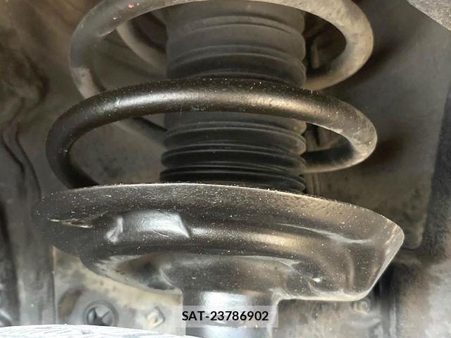 Toyota RAV4 2019-04 7272812-17