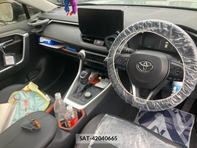 Toyota RAV4 2025-06 7272813-13