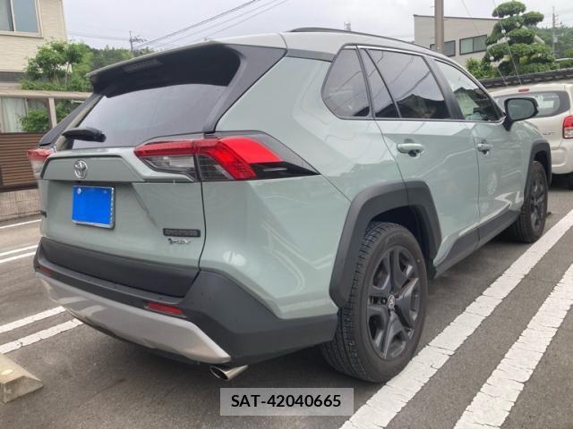 Toyota RAV4 2025-06 7272813-2