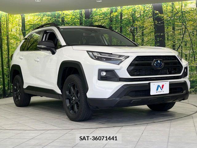 Toyota RAV4 2023-08 7272814-15