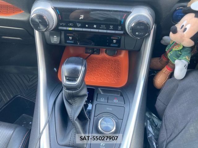 Toyota RAV4 2022-03 7359570-17