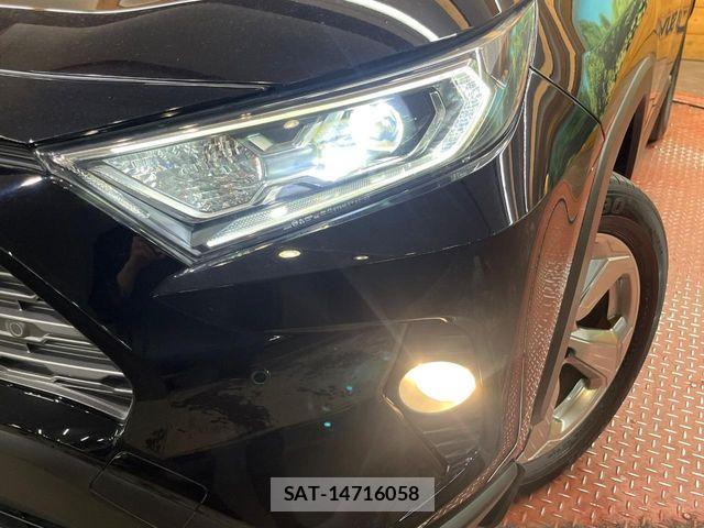 Toyota RAV4 2021-11 7378972-11