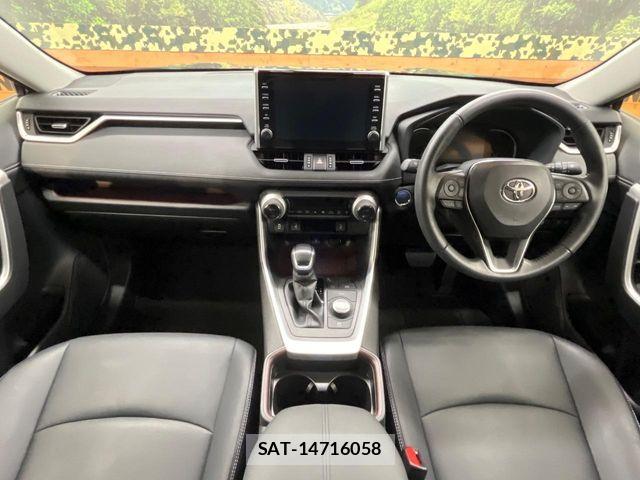 Toyota RAV4 2021-11 7378972-1
