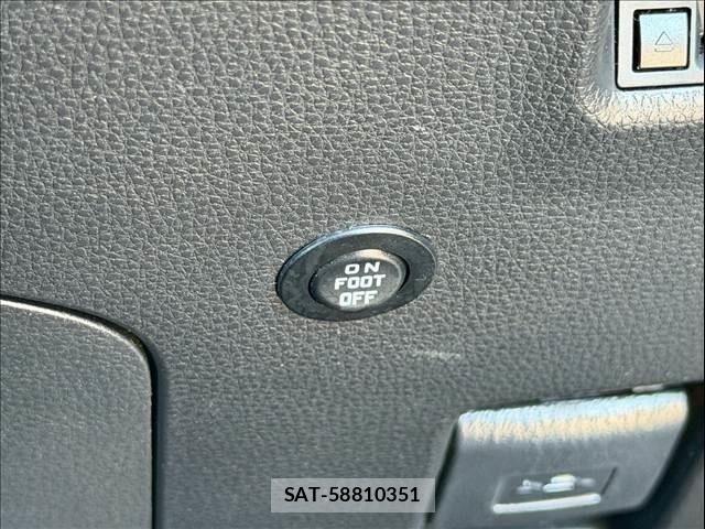 Toyota RAV4 2020-04 7378971-25