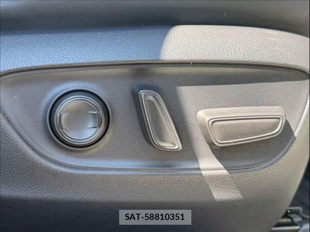 Toyota RAV4 2020-04 7378971-26