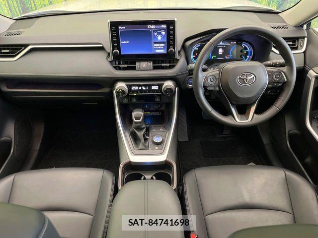 Toyota RAV4 2021-05 7393851-1