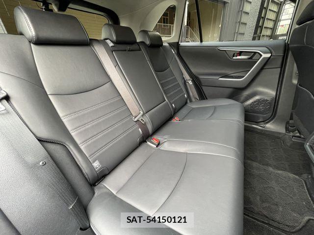 Toyota RAV4 2021-04 7393850-17