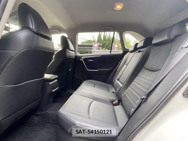 Toyota RAV4 2021-04 7393850-18