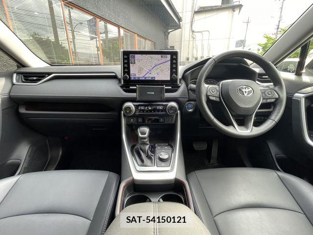 Toyota RAV4 2021-04 7393850-1