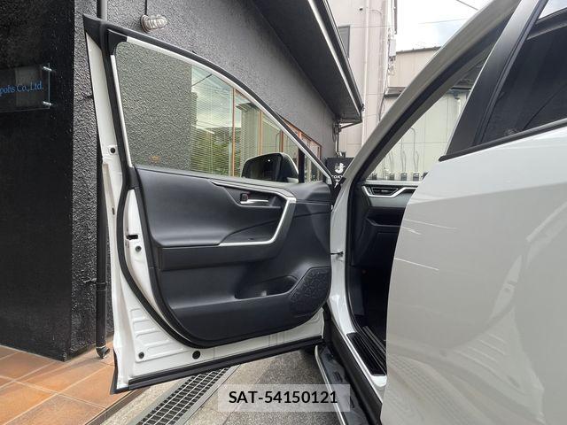 Toyota RAV4 2021-04 7393850-23