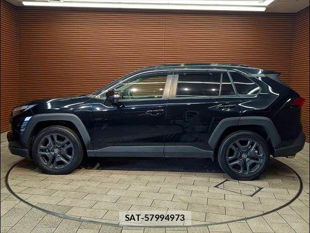 Toyota RAV4 2022-04 7502567-17