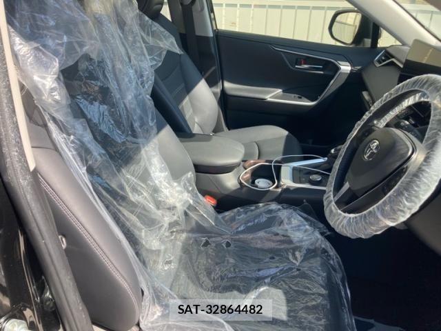 Toyota RAV4 2023-11 7502569-14