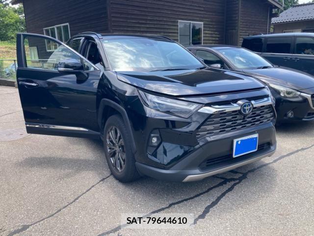 Toyota RAV4 2022-05 7619529-1