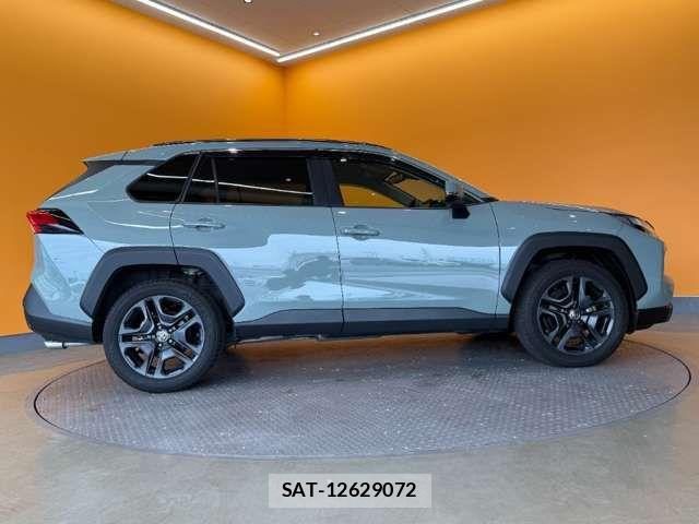 Toyota RAV4 2023-10 7619525-12