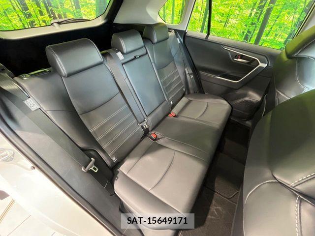 Toyota RAV4 2023-10 7727822-8