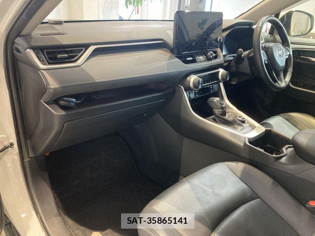 Toyota RAV4 2023-06 7727824-16