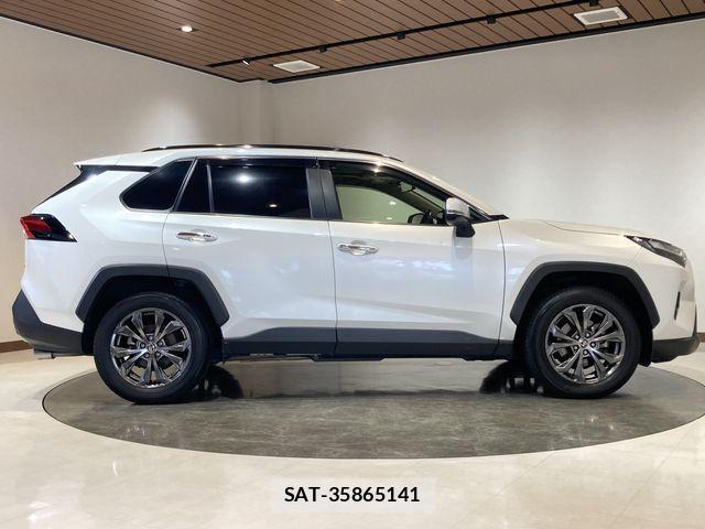 Toyota RAV4 2023-06 7727824-5