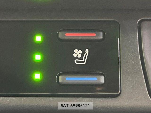 Toyota RAV4 2023-11 7980820-6