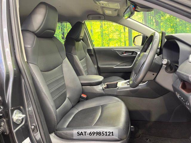 Toyota RAV4 2023-11 7980820-7