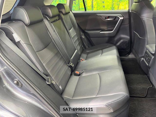 Toyota RAV4 2023-11 7980820-8