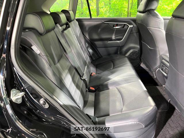 Toyota RAV4 2022-02 8075325-10