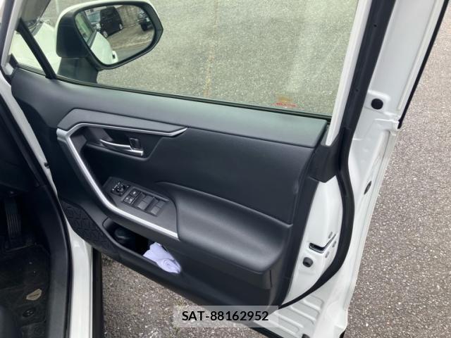 Toyota RAV4 2019-11 8101557-11