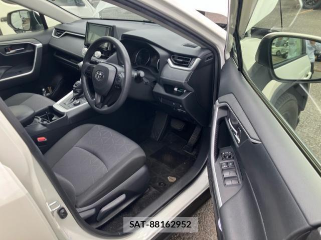 Toyota RAV4 2019-11 8101557-12