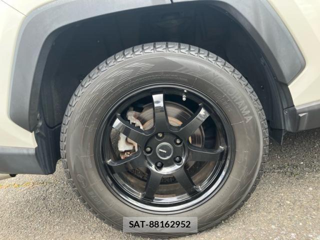 Toyota RAV4 2019-11 8101557-8