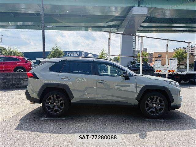 Toyota RAV4 2022-09 8101546-16