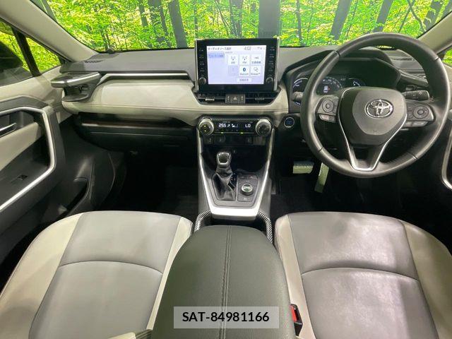 Toyota RAV4 2021-05 8101547-1
