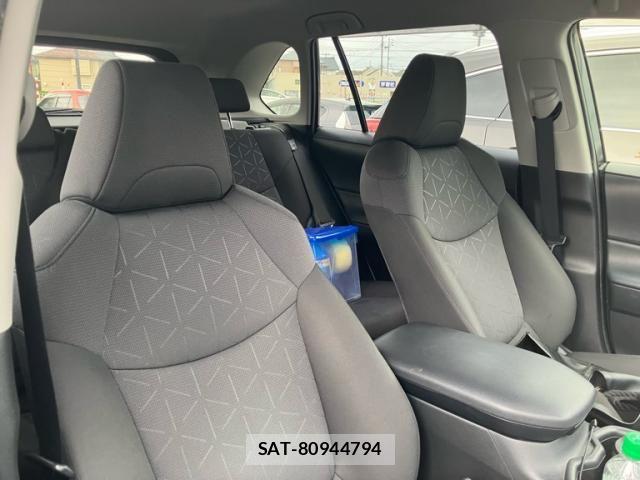 Toyota RAV4 2022-04 8101556-10