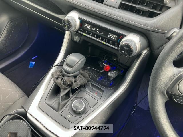 Toyota RAV4 2022-04 8101556-15
