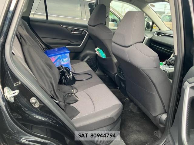 Toyota RAV4 2022-04 8101556-18