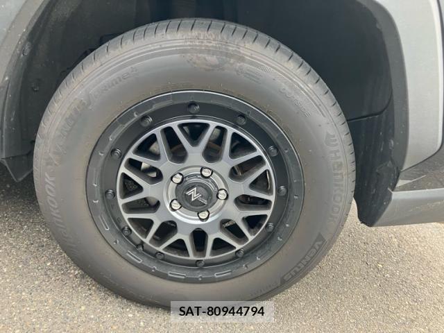 Toyota RAV4 2022-04 8101556-4